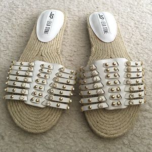 Leila stone white flat studs sandals size 8 new